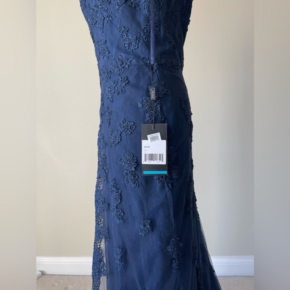 La Femme A-Line Beaded Lace Navy Short Sleeve Gown NWT Size 18 - Picture 7 of 9